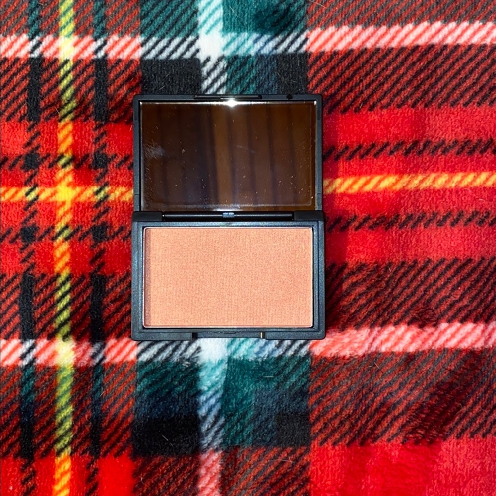 Blush - Picture 4 of 4